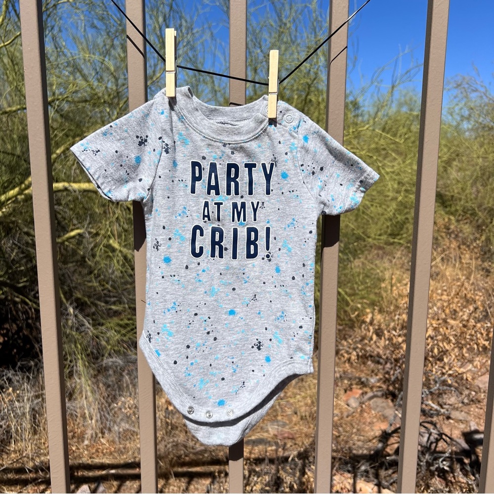 ⬇️💲Garanimals Boy’s/Girl’s Onesie 12 Mos Gray W/Iron On PARTY AT MY CRIB W/Blue
